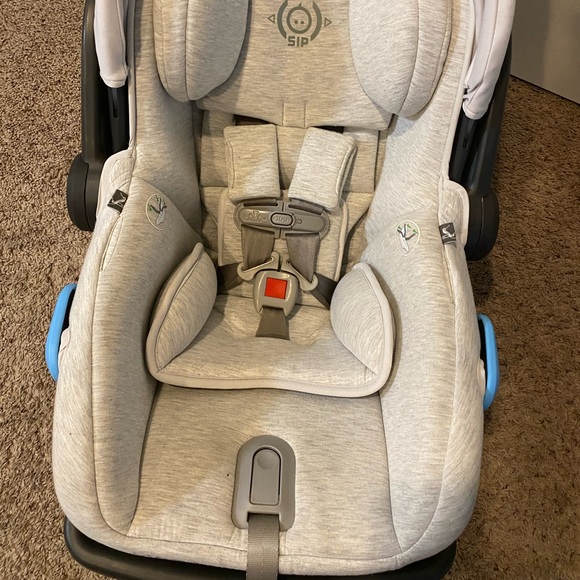 SOLD Uppababy Mesa Infant Car Seat Bryce - Picture 3 of 13